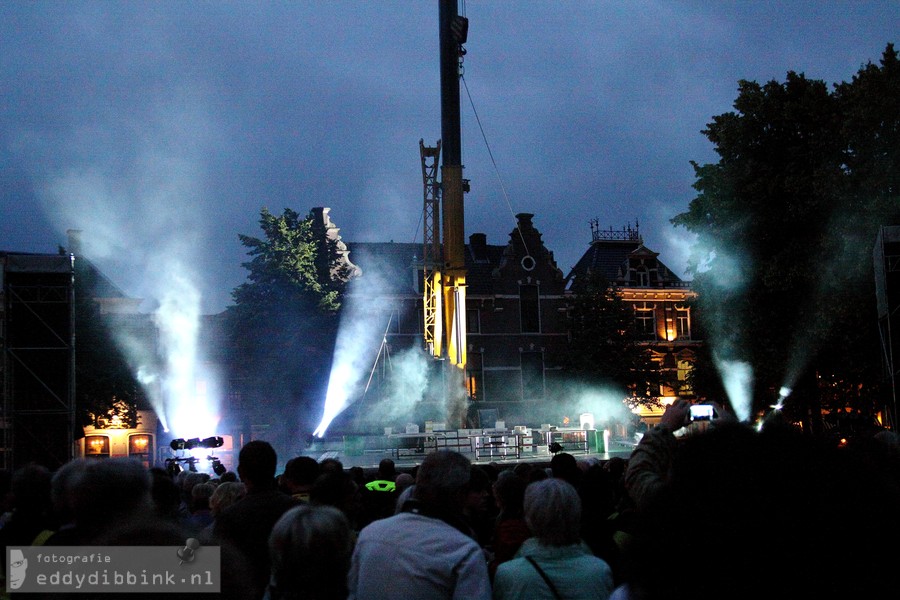 2013-07-04 Wired Aerial Theatre - As The World Tipped (Deventer Op Stelten) 002